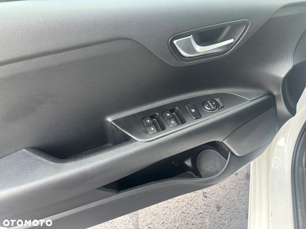 Kia Rio - 11