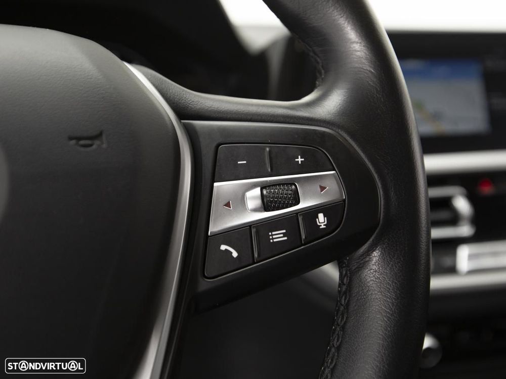BMW 330 e Corporate Edition Auto — fotografia 19
