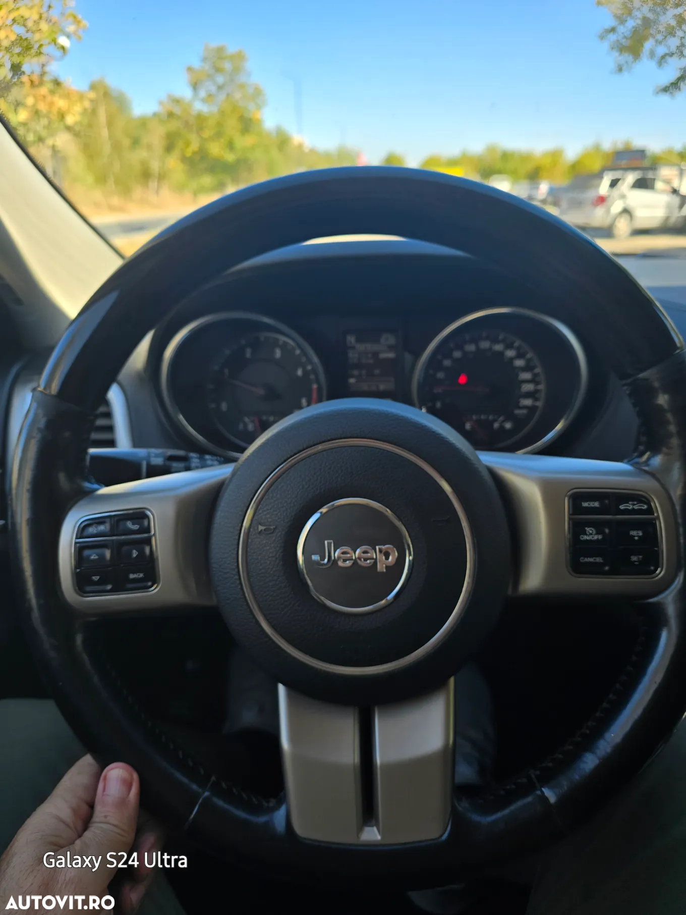 Jeep Grand Cherokee - 14