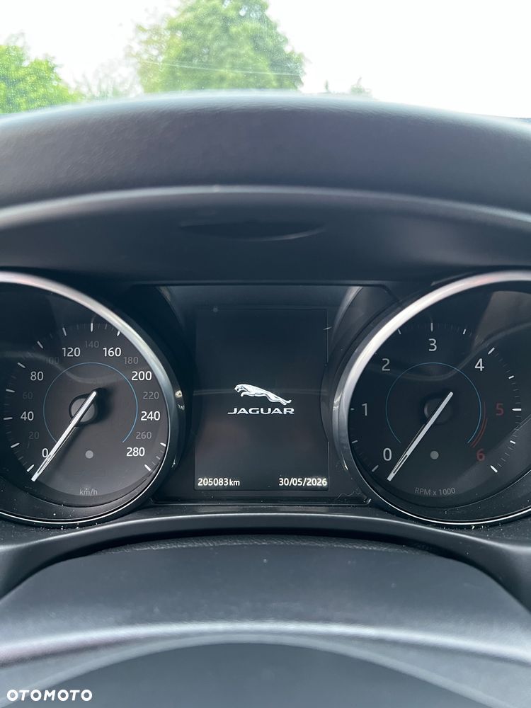 Jaguar XE 2.0 D Prestige - 18