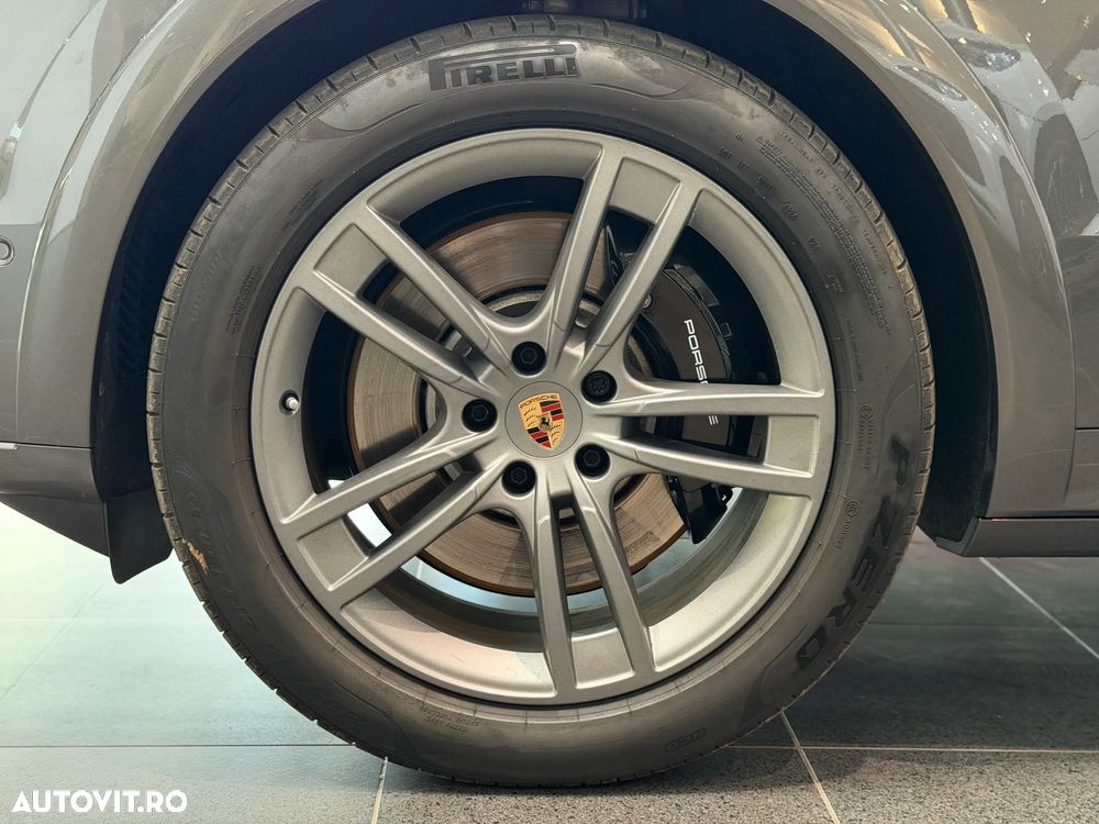 Porsche Cayenne - 23