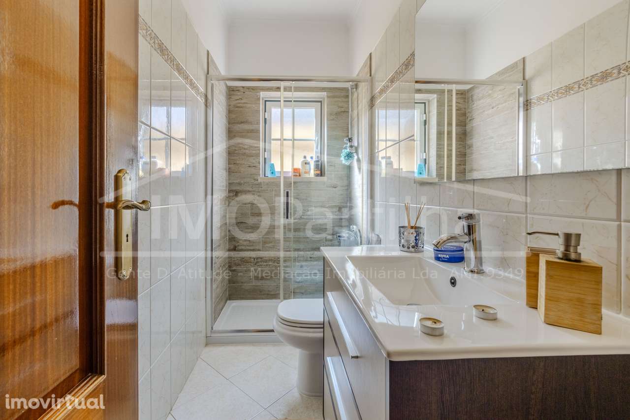 Moradia T5 Isolada com Potencial | 197 m² | São Domingos Rana - Grande imagem: 3/29