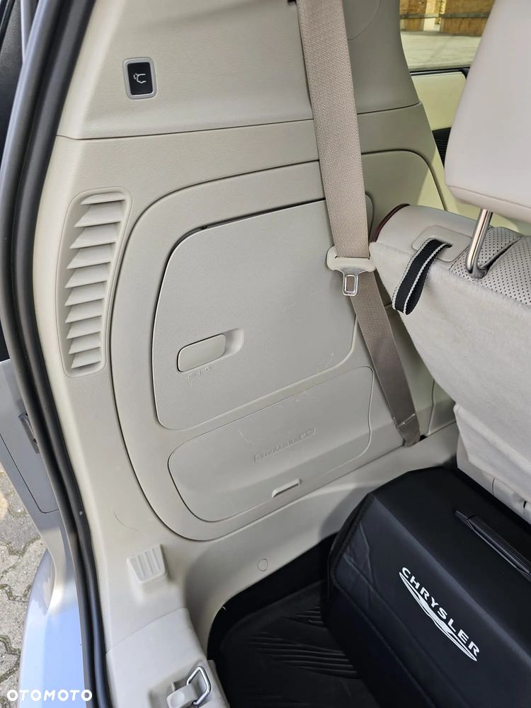 Chrysler Pacifica - 32