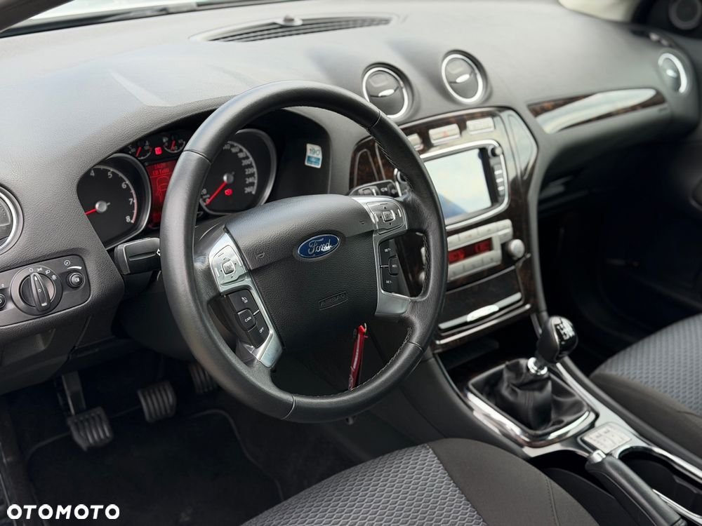 Ford Mondeo 2.5 Ghia - 21
