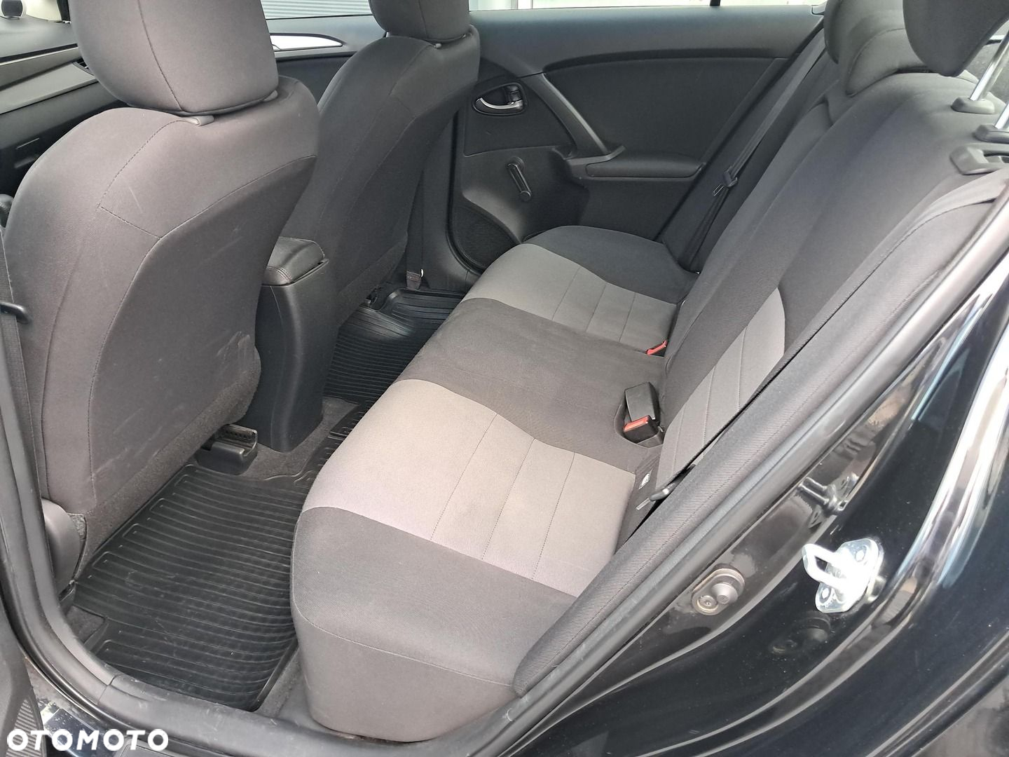 Toyota Avensis 1.8 Active MS - 10