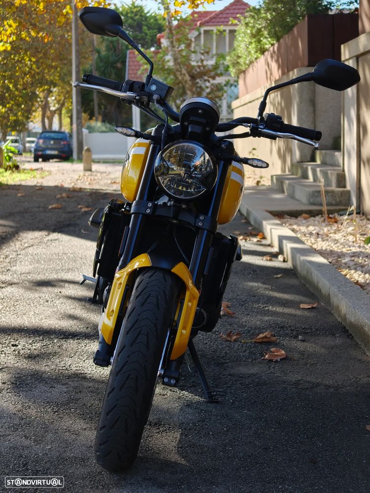 Triumph Trident 660 Cosmic Yellow - 4