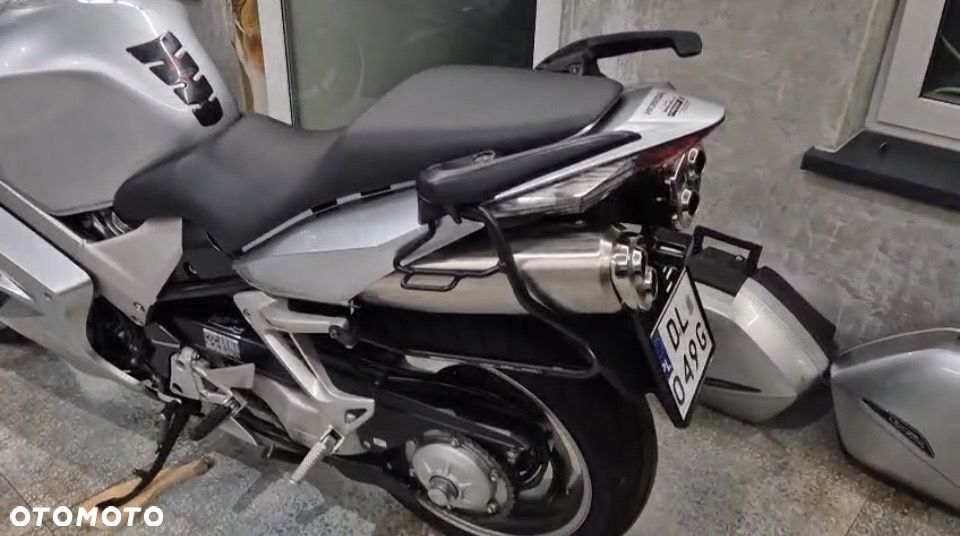Honda VFR - 4