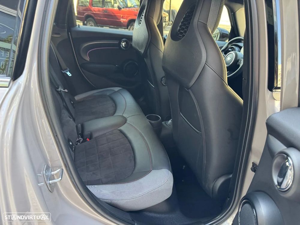 MINI 5 Portas Cooper S Premium JCW Auto - 28