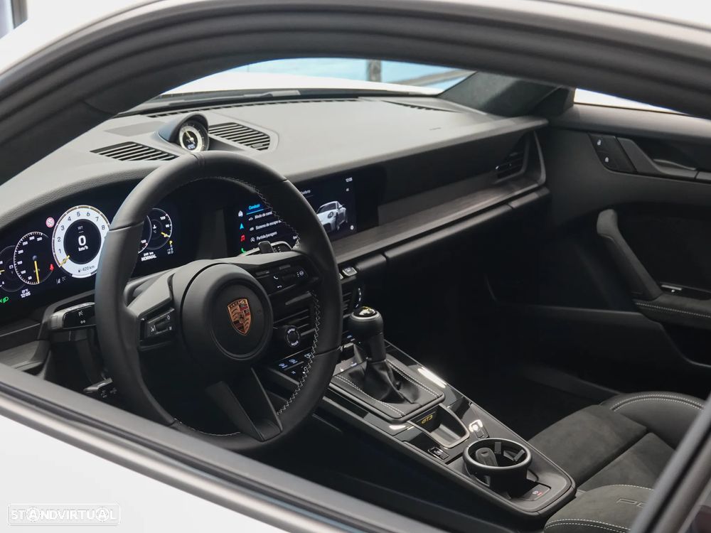 Porsche 911 (992) GT3 PDK - 11