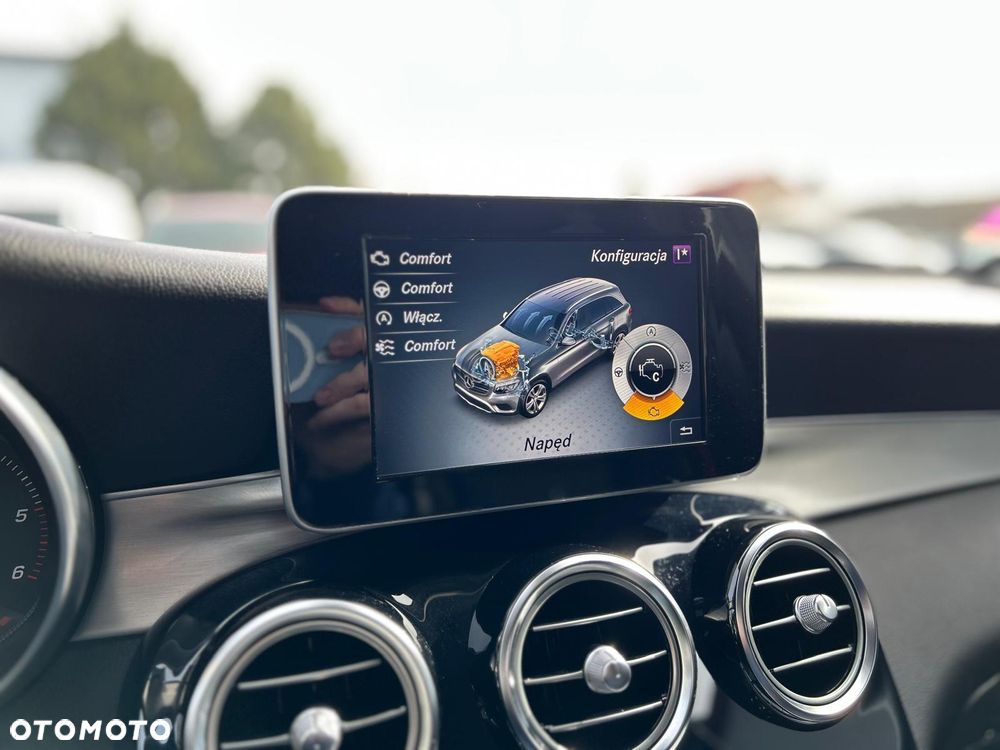 Mercedes-Benz GLC 220 d 4Matic 9G-TRONIC AMG Line - 31