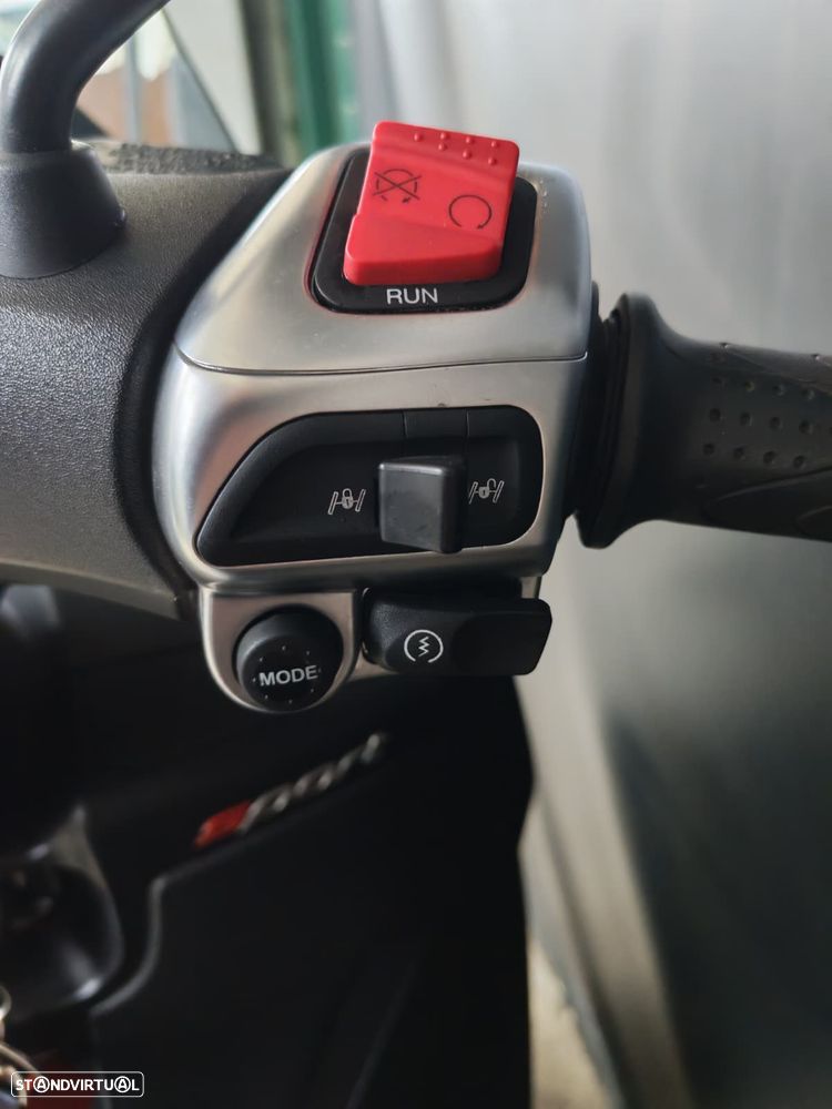 Piaggio MP3 300 S - 7