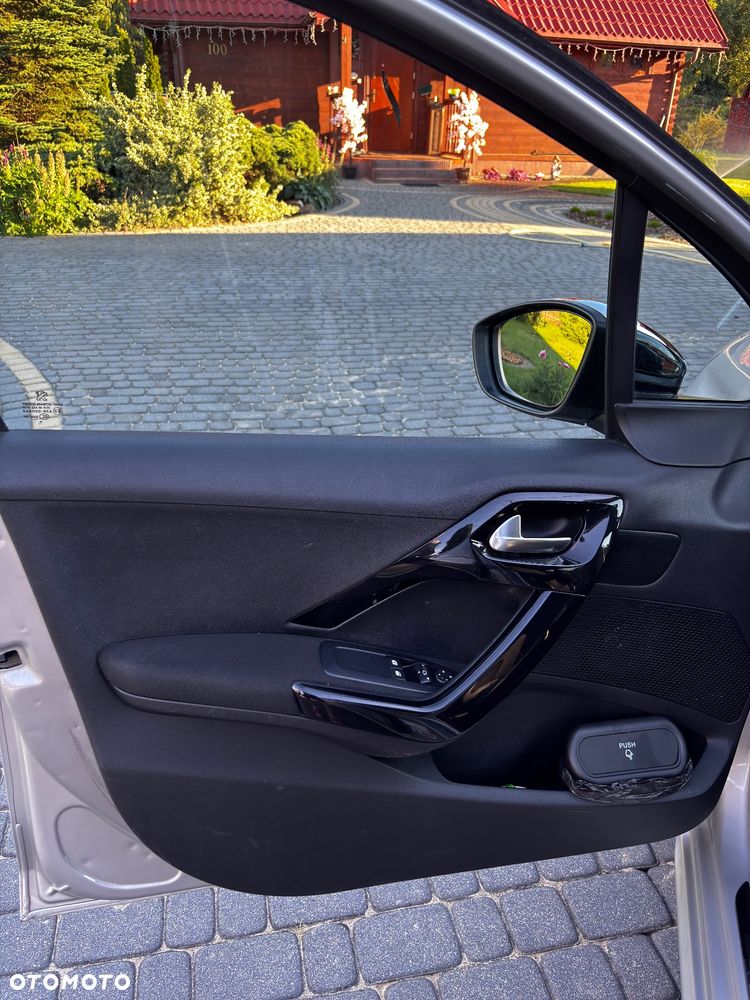 Peugeot 208 1.2 PureTech Style - 13