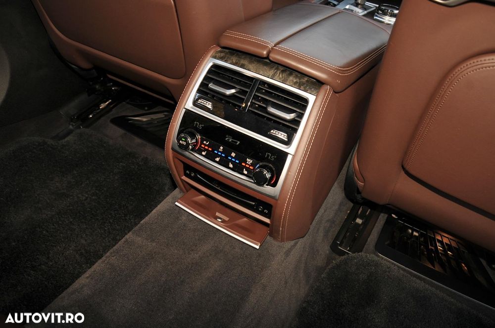 BMW Seria 7 740Ld xDrive - 38