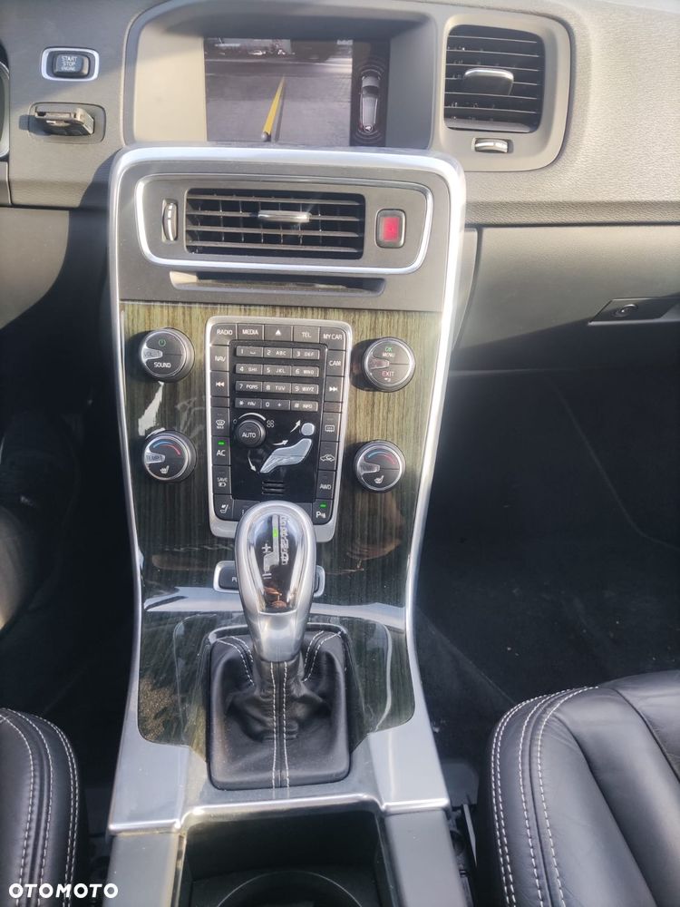 Volvo V60 D6 AWD Plug-in Hybrid Summum - 17