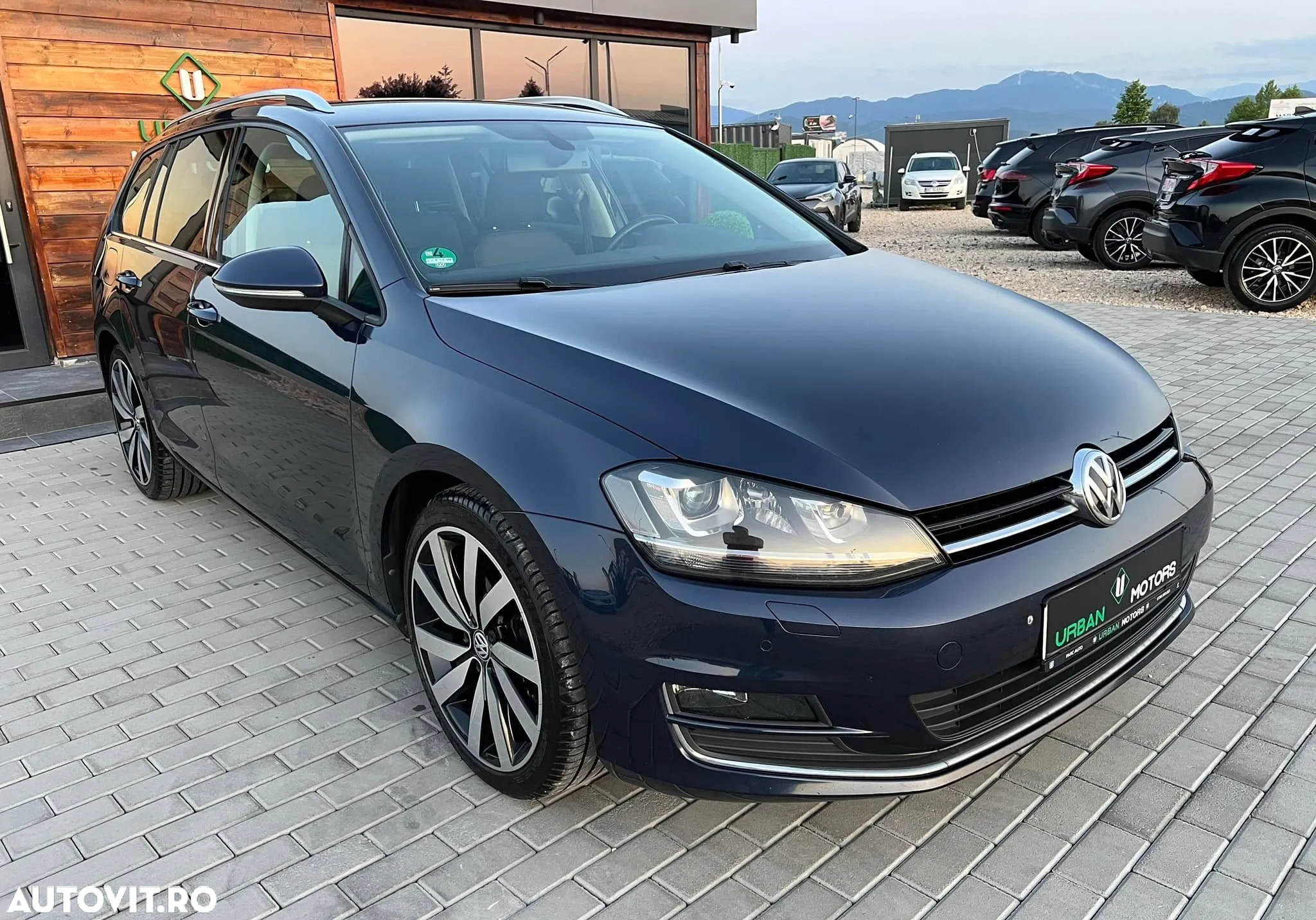 Volkswagen Golf 2.0 TDI Highline - 14