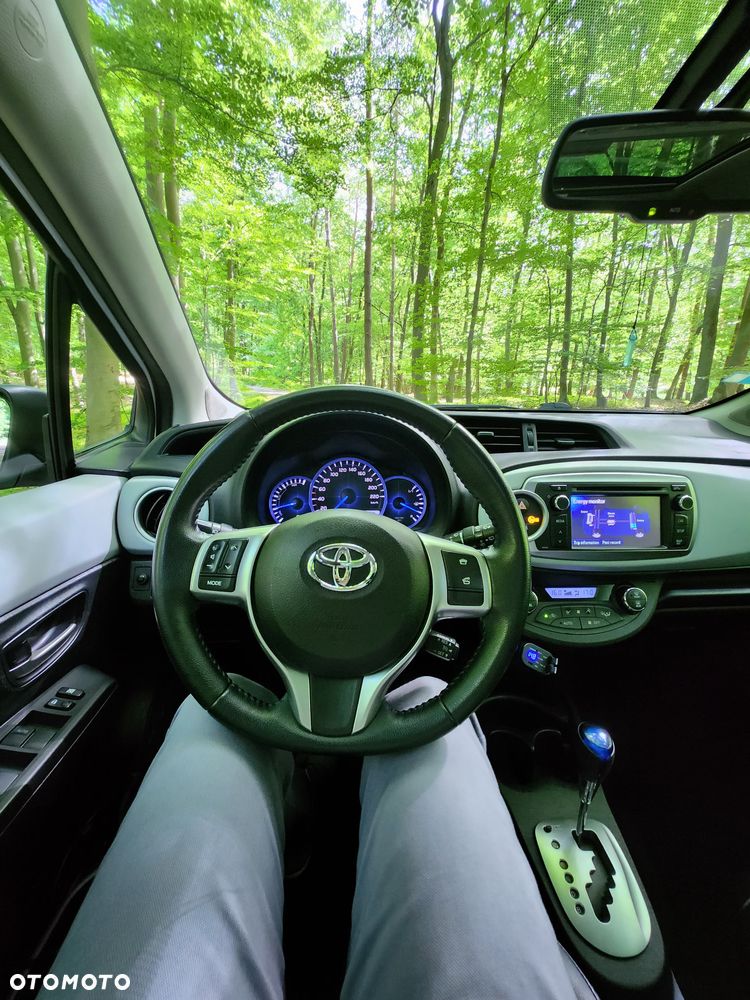 Toyota Yaris Hybrid 100 Premium - 21