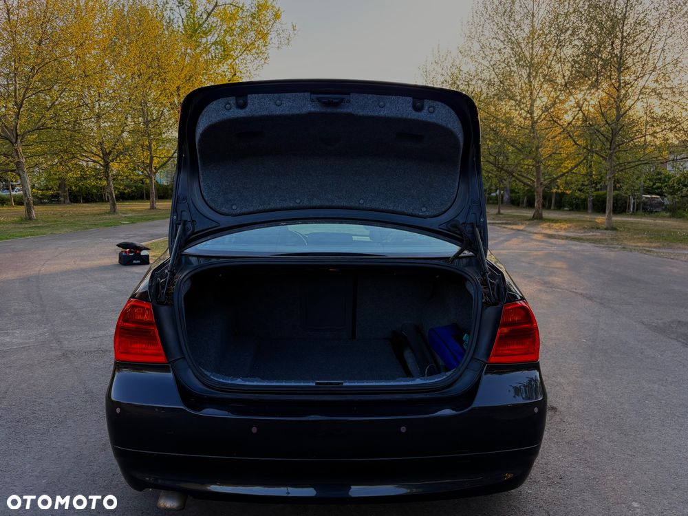 BMW Seria 3 318d - 29