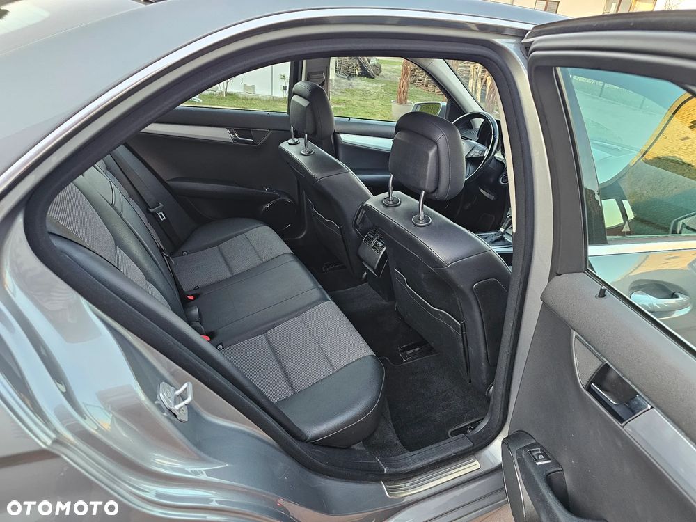 Mercedes-Benz Klasa C 180 CGI Automatik BlueEFFICIENCY - 12