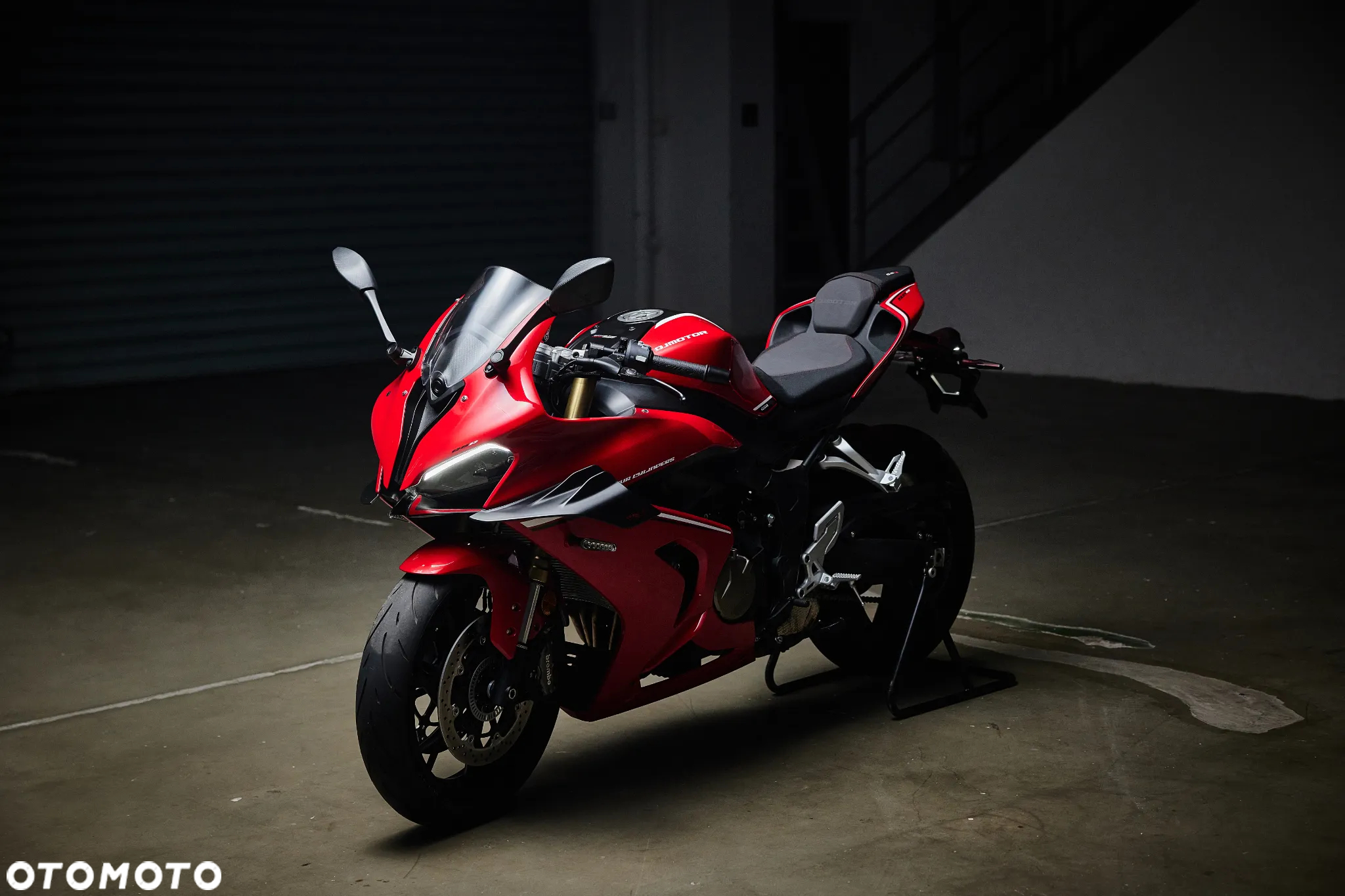 QJMOTOR SRK 800RR - 18
