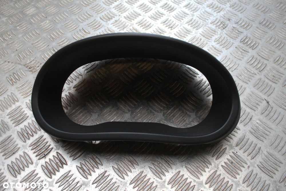 RAMKA OSŁONA LICZNIKA OPEL CORSA D 13205180 - 2