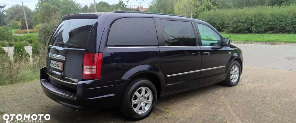 Chrysler Town & Country - 22