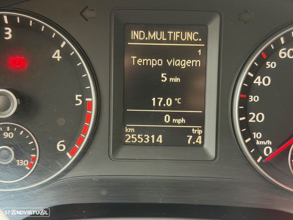 VW Jetta 1.6 TDi Confortline - 29