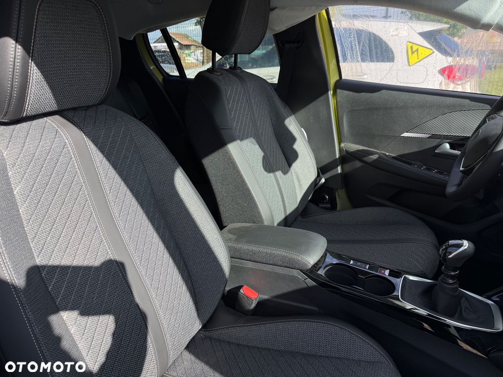 Peugeot 208 - 12