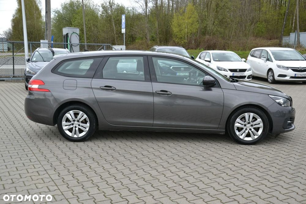 Peugeot 308 - 8