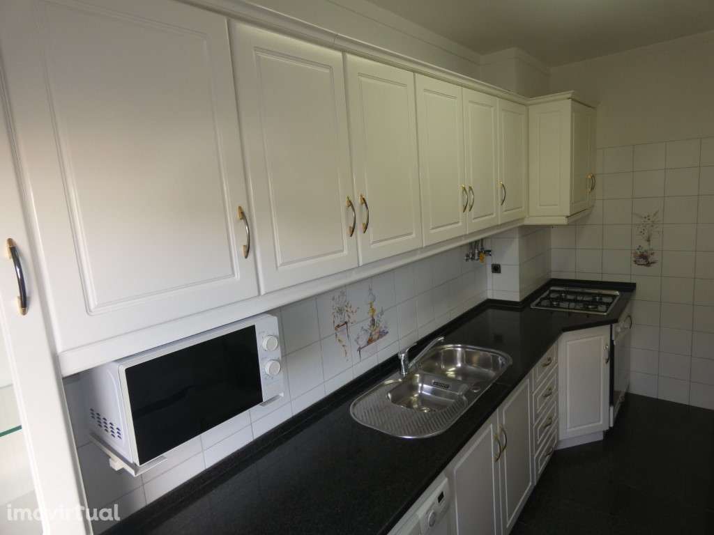 Apartamento T3 com boas áreas na Mina de Agua-Amadora - Grande imagem: 3/29