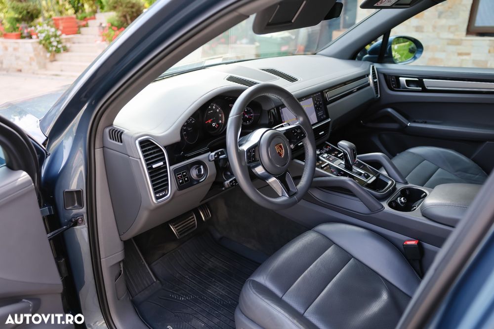 Porsche Cayenne - 8