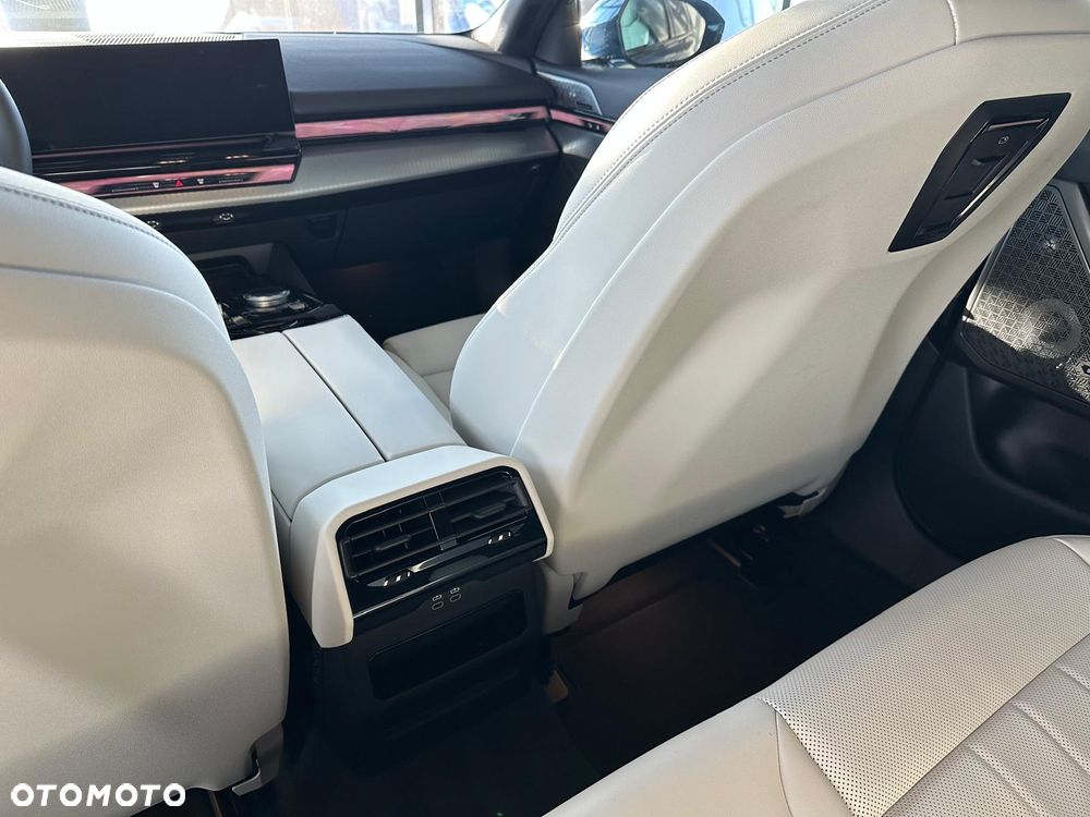 BMW Seria 5 520d xDrive mHEV - 25