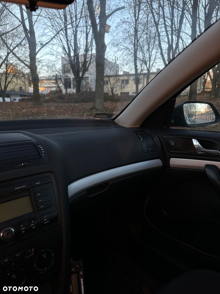 Skoda Octavia 1.6 Ambiente - 9