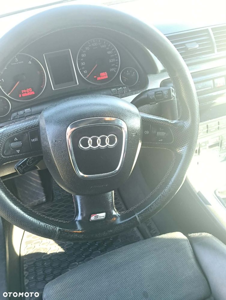 Audi A4 Avant 2.0 TDI DPF quattro - 23