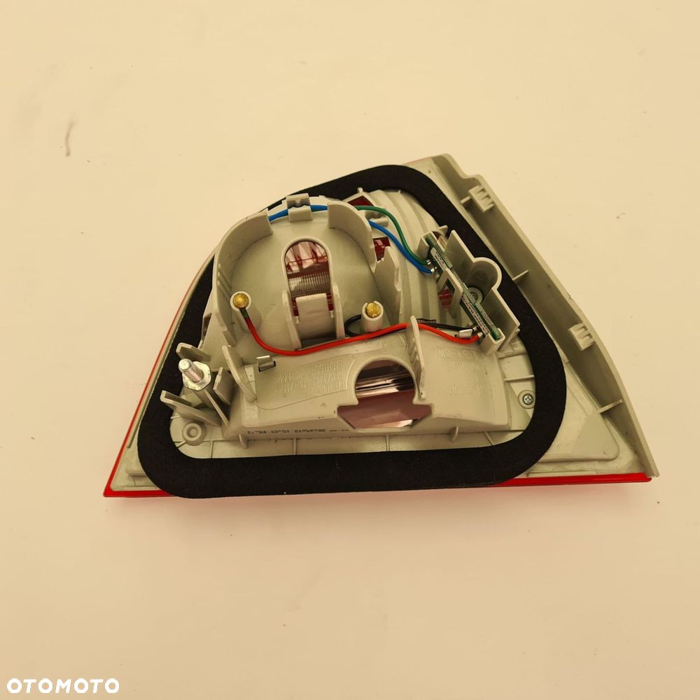 bmw e90 lampa tylna prawa w klapę 7154156 - 3