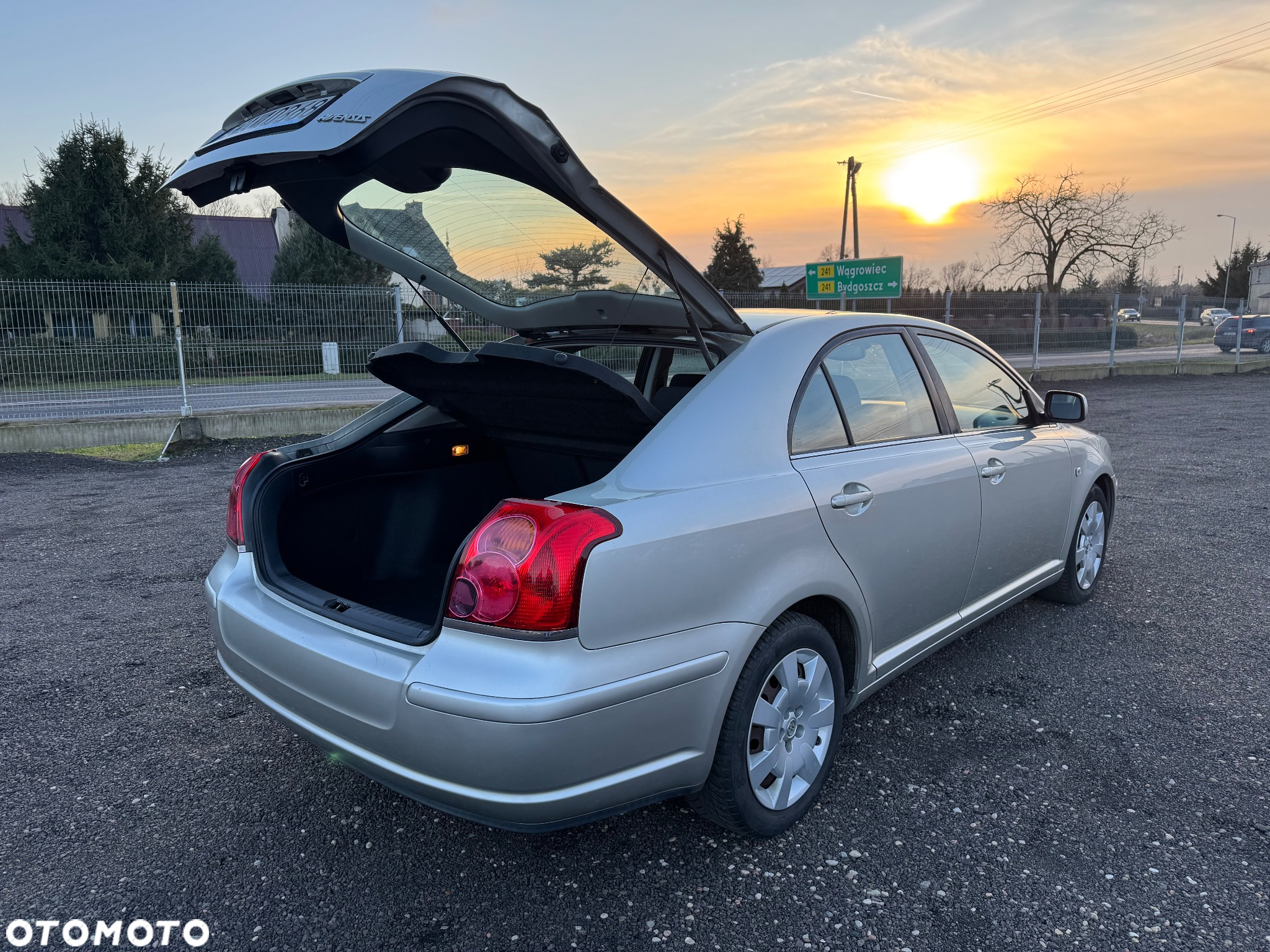 Toyota Avensis 1.8 VVT-i Sol - 9