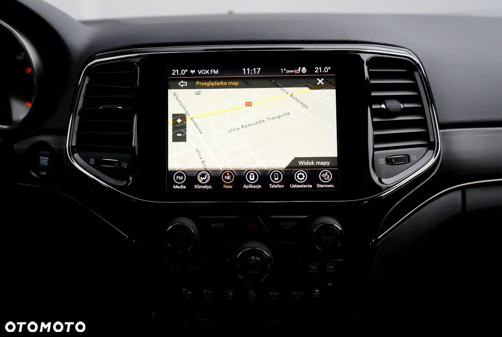 Jeep Grand Cherokee - 33