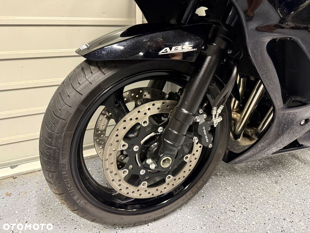 Suzuki GSX - 17