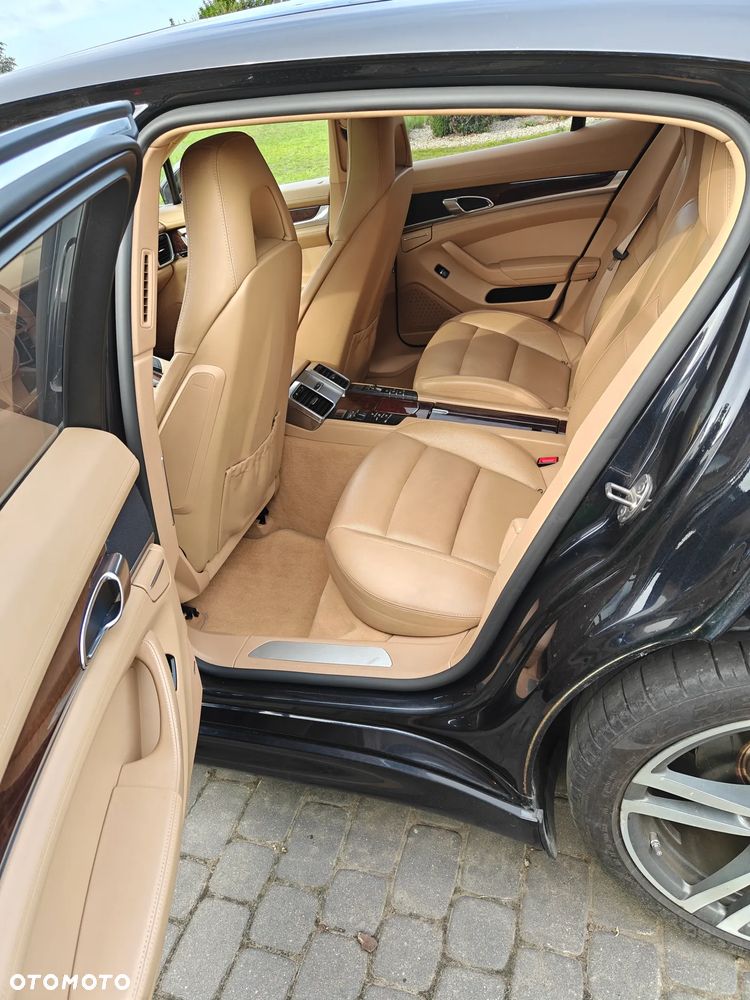 Porsche Panamera 4S - 6
