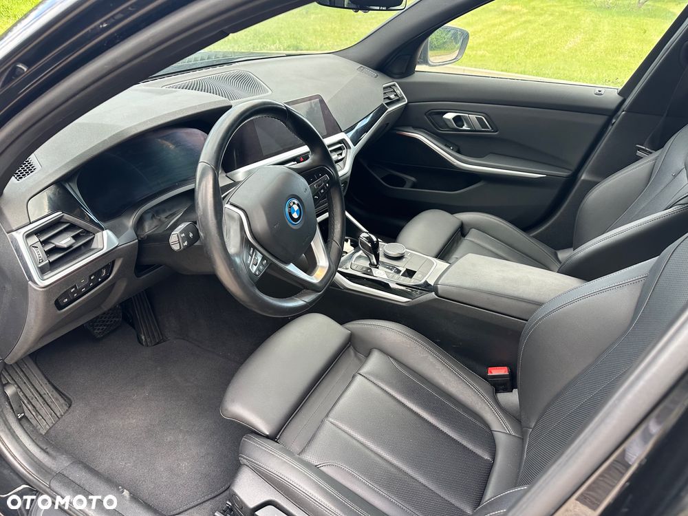 BMW Seria 3 320e PHEV sport - 13