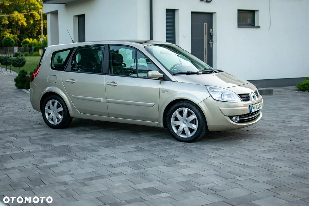 Renault Grand Scenic - 16
