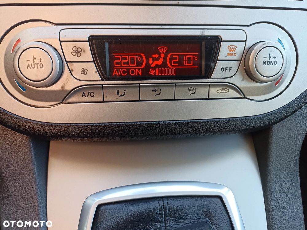 Ford Kuga 2.0 TDCi 4x4 Titanium - 28