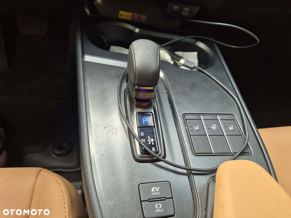 Lexus UX - 5