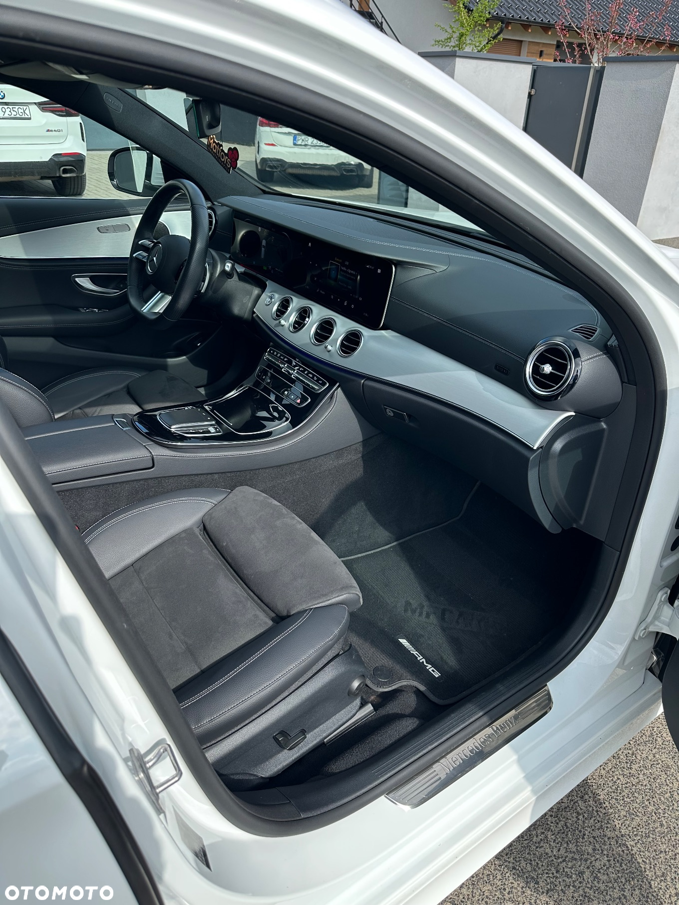 Mercedes-Benz Klasa E 300 d 4Matic T 9G-TRONIC AMG Line - 9