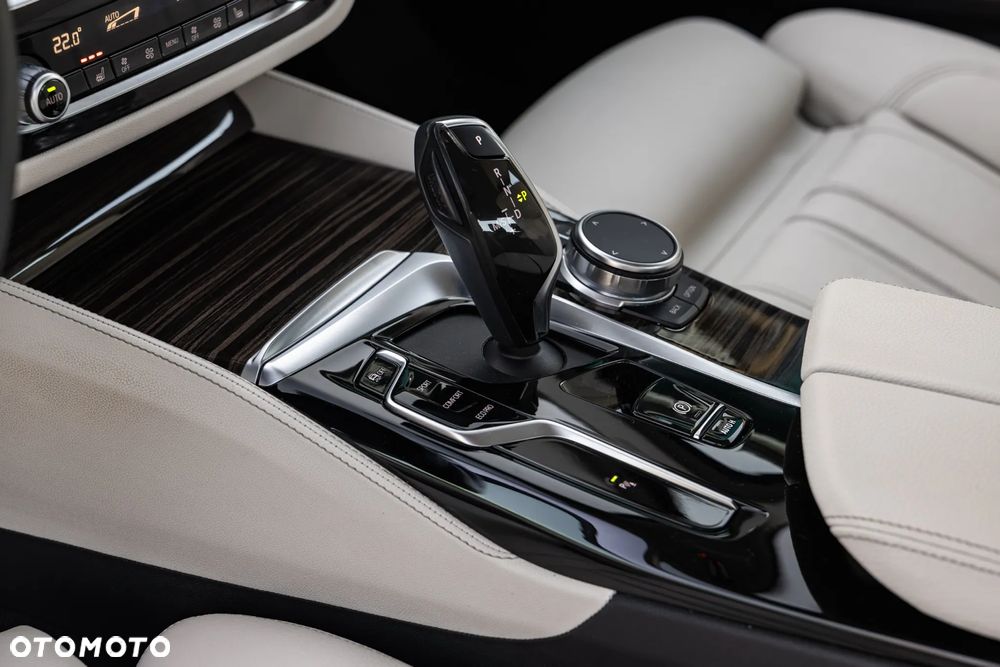 BMW Seria 5 518d mHEV Luxury Line - 16