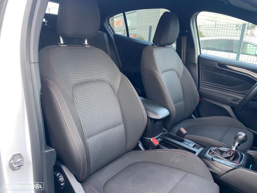 Ford Focus 1.0 EcoBoost Active - 9