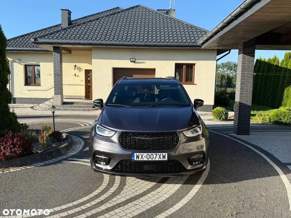 Chrysler Pacifica - 1