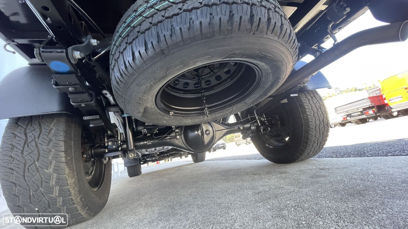 Toyota Hilux 2.4 D-4D 4X2 - 36