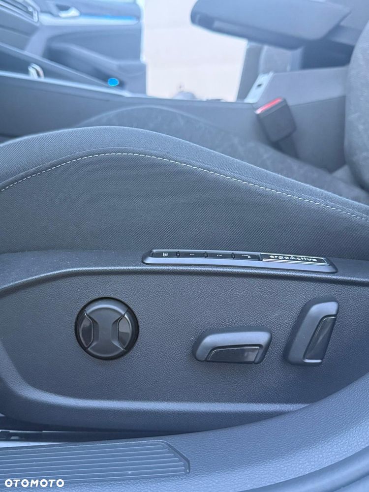 Volkswagen Golf 1.5 eTSI Life DSG - 18