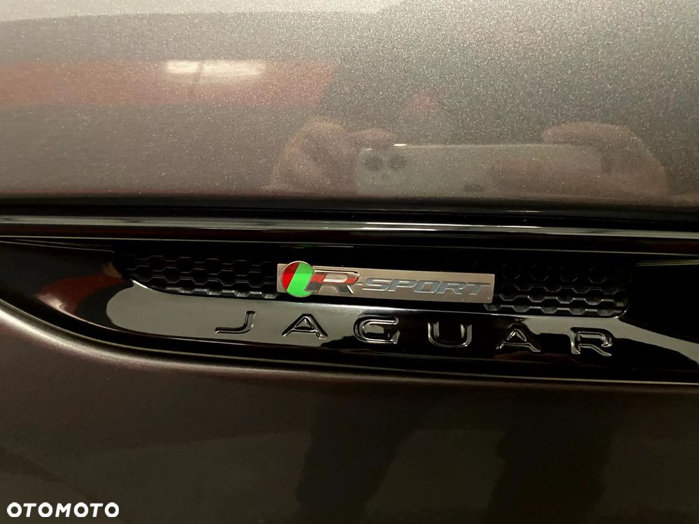 Jaguar F-Pace 20d R-Sport - 11