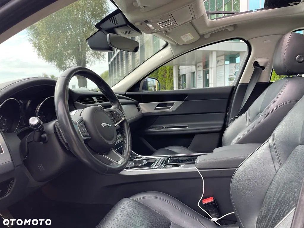 Jaguar XF 20d Sportbrake Prestige - 6